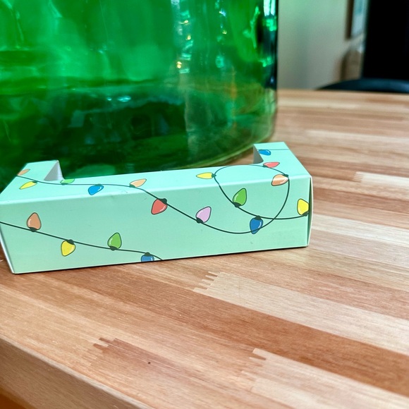 Festive Tree-Shaped Tea Light Candle Set - Red, Green, White, and Blue - Picture 6 of 6